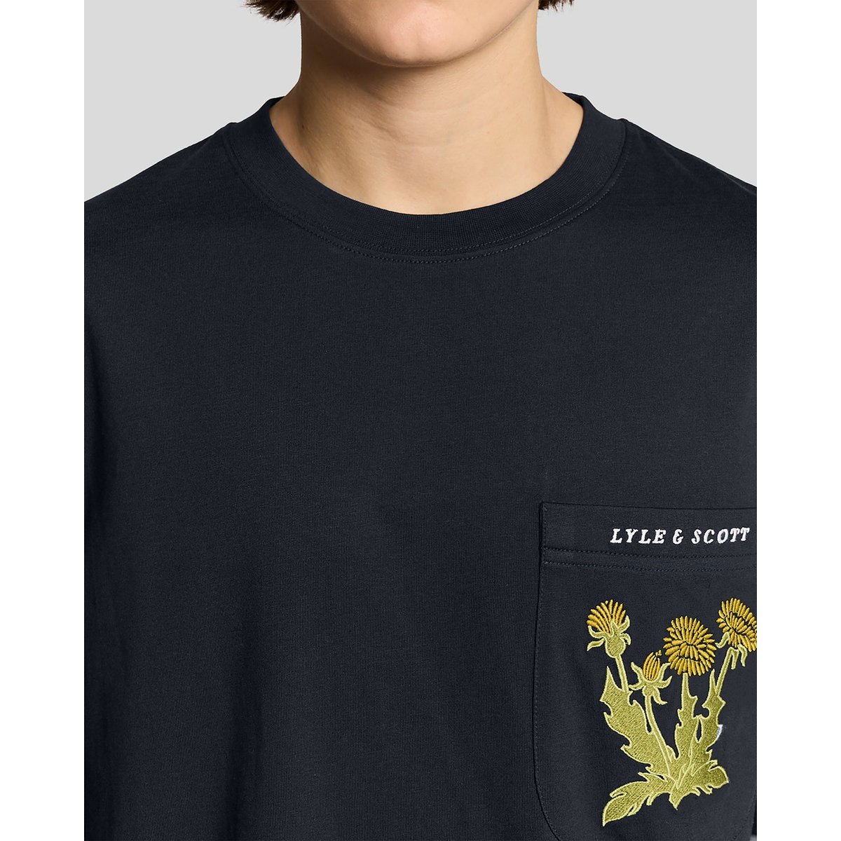 T-shirt botanique brodé poche bleu foncé marine, LYLE & SCOTT