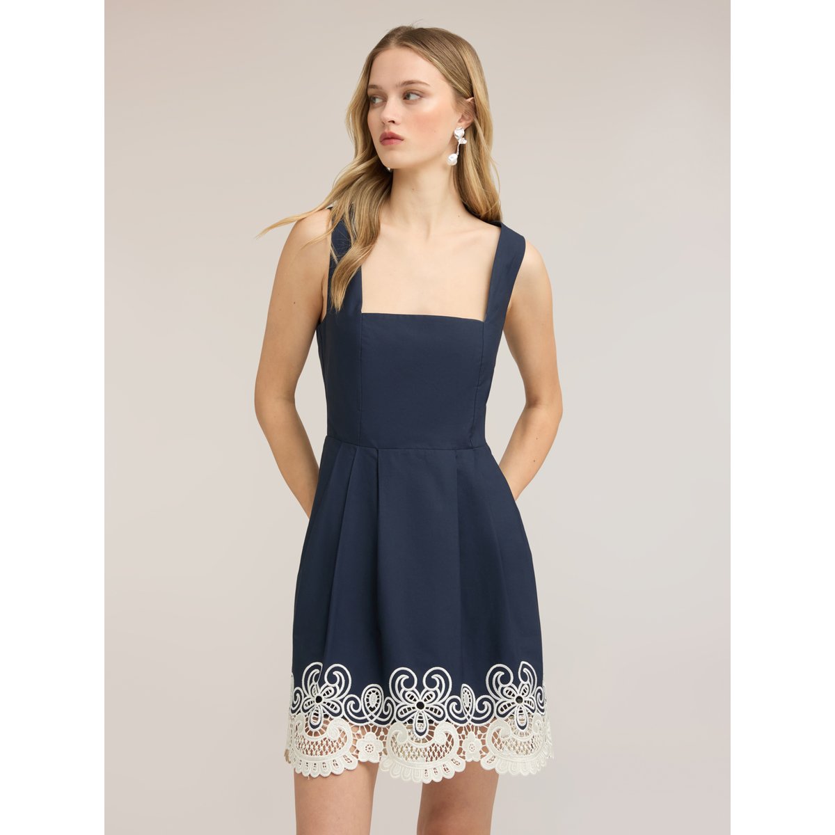 Robe évasée avec broderie anglaise bleu, MOTIVI