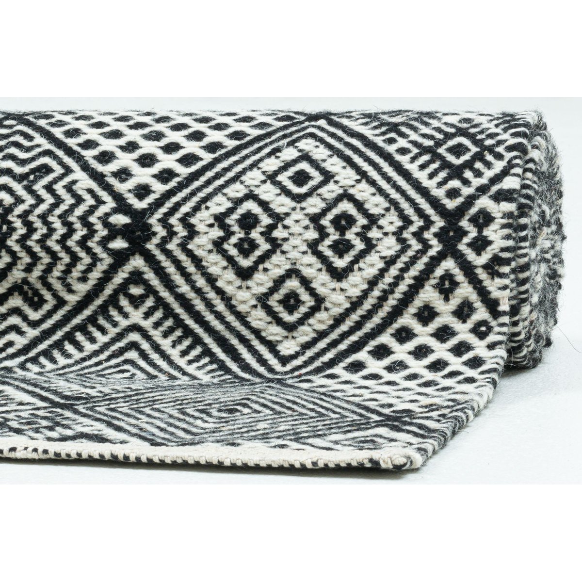 Tapis salon Molde tissé main, laine naturelle noir et blanc, THEKO