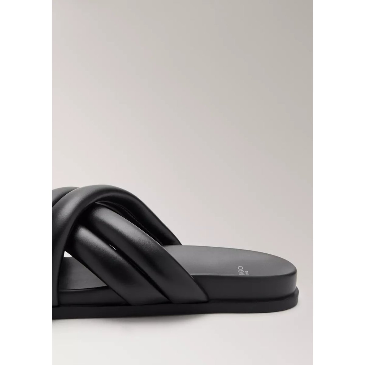 Sandales cuir bandes rembourrées et croisées noir, MANGO