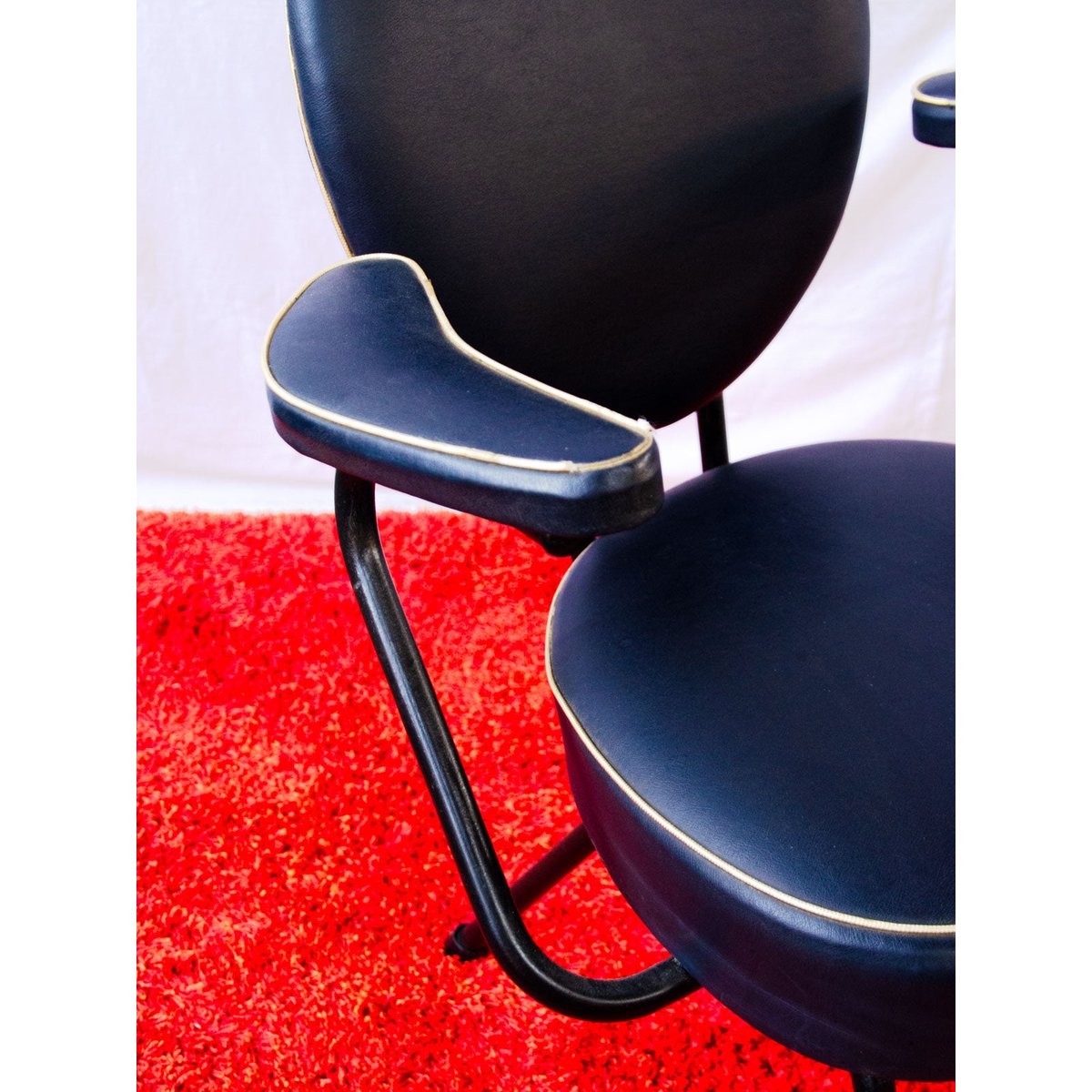 Fauteuil en skaï bleu foncé Jakob N°1444 - Bon état bleu foncé, DEBONGOUT