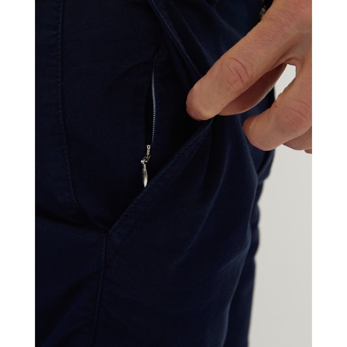 Bermuda chino bleu marine, MISE AU GREEN