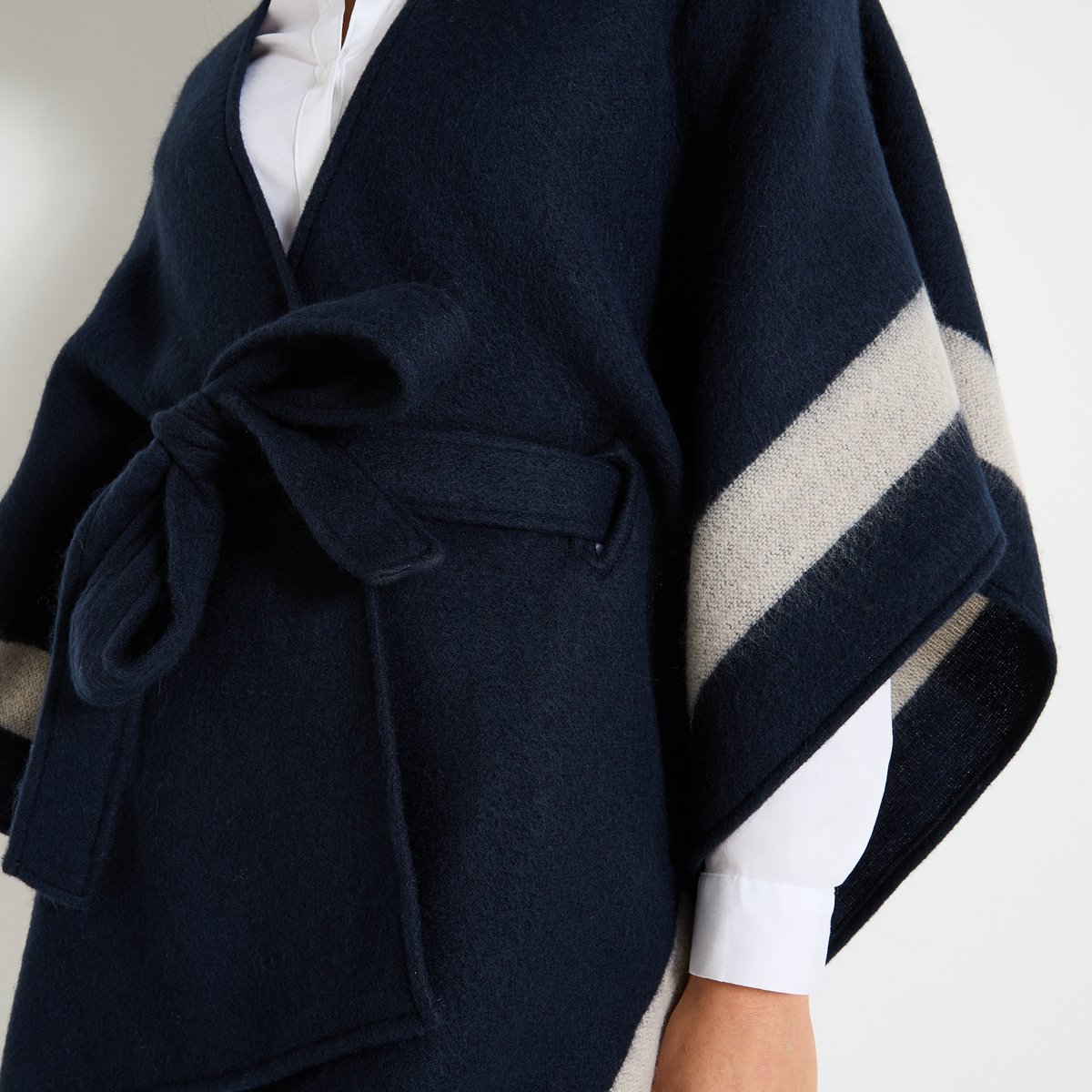 Poncho ouvert avec ceinture bleu marine, GRAIN DE MALICE
