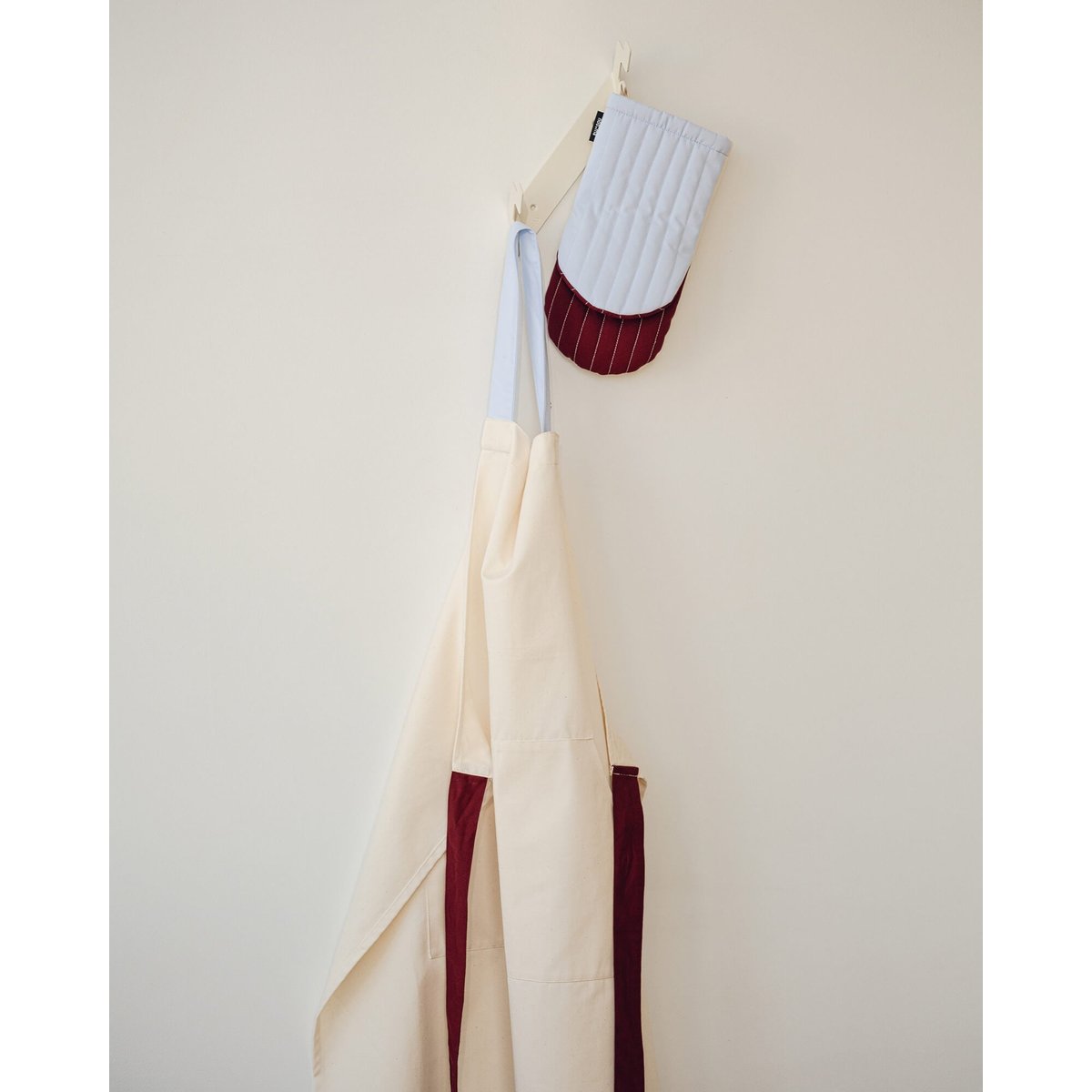 noo.ma Gant de cuisine Rubi beige, bordeaux & bleu, NOO.MA