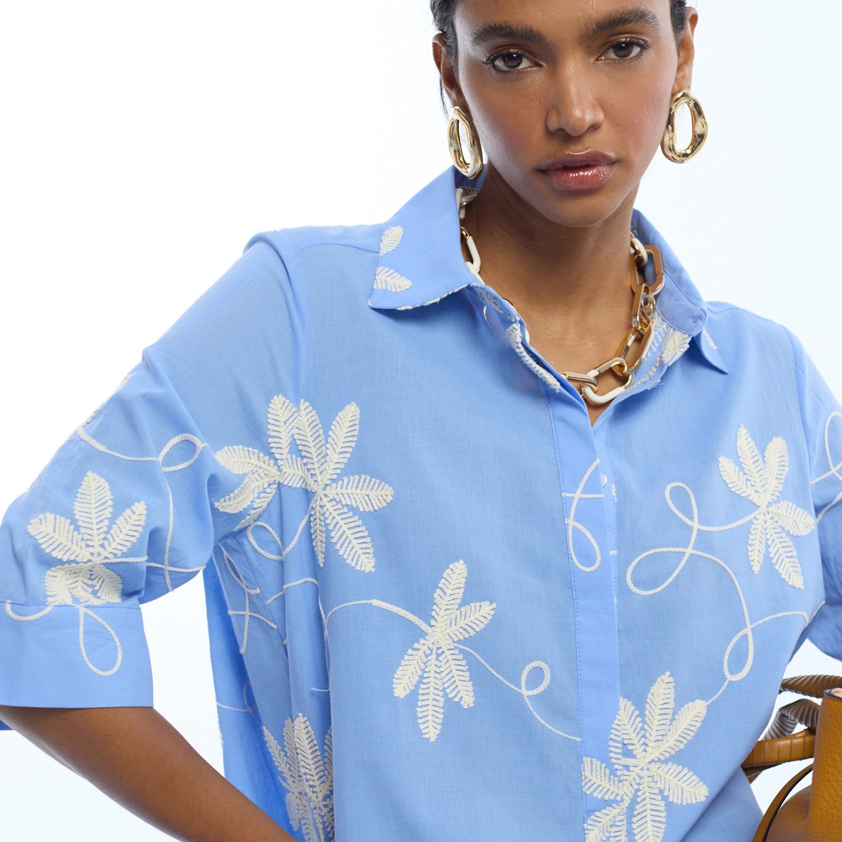 Robe chemise brodée coupe trapèze ciel, LOLA CASADEMUNT