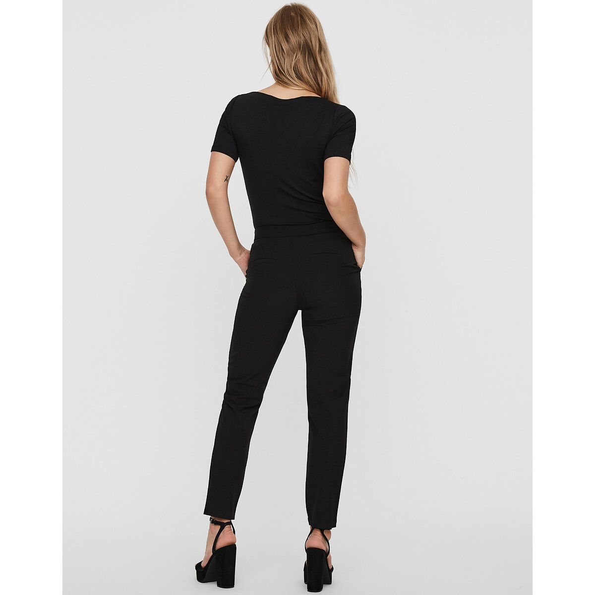 T-shirt con scollatura a barchetta e maniche corte nero , VERO MODA