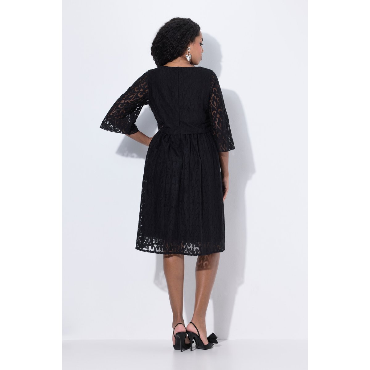 Robe midi évasée avec encolure en V noir, ULLA POPKEN