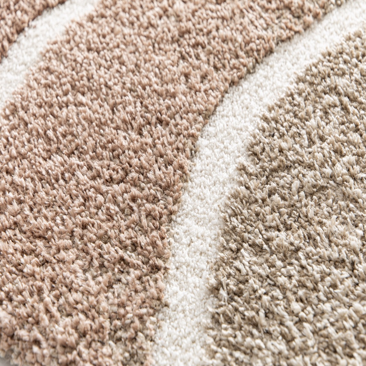 Tapis shaggy doux à motif ondulé MOKA VAGUES marron beige, THE DECO FACTORY
