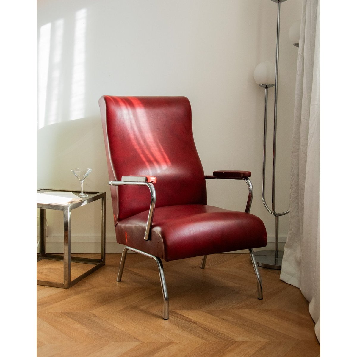 Fauteuil chromé en simili cuir rouge Jakob N°833 - Bon état rouge, DEBONGOUT