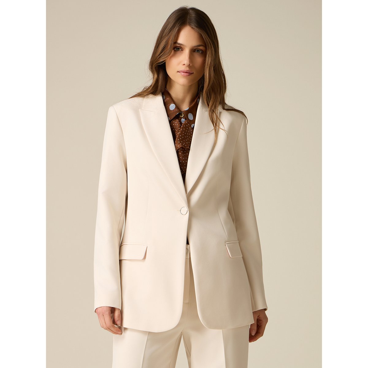 Blazer simple boutonnage avec bouton recouvert blanc, OLTRE