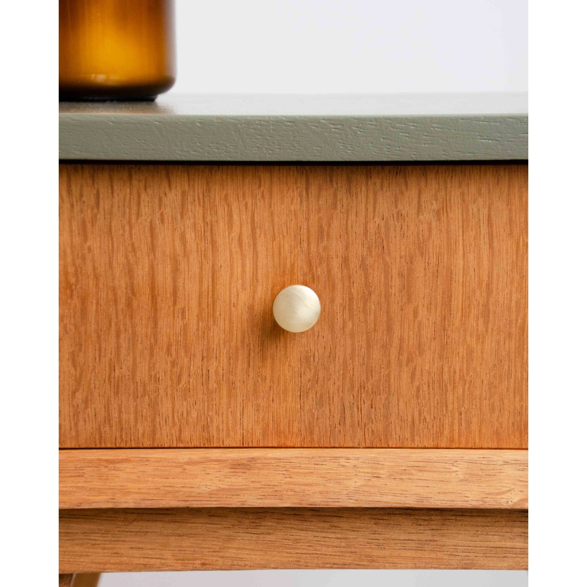 Table de chevet en bois Odile N°1407 - Bon état kaki, DEBONGOUT