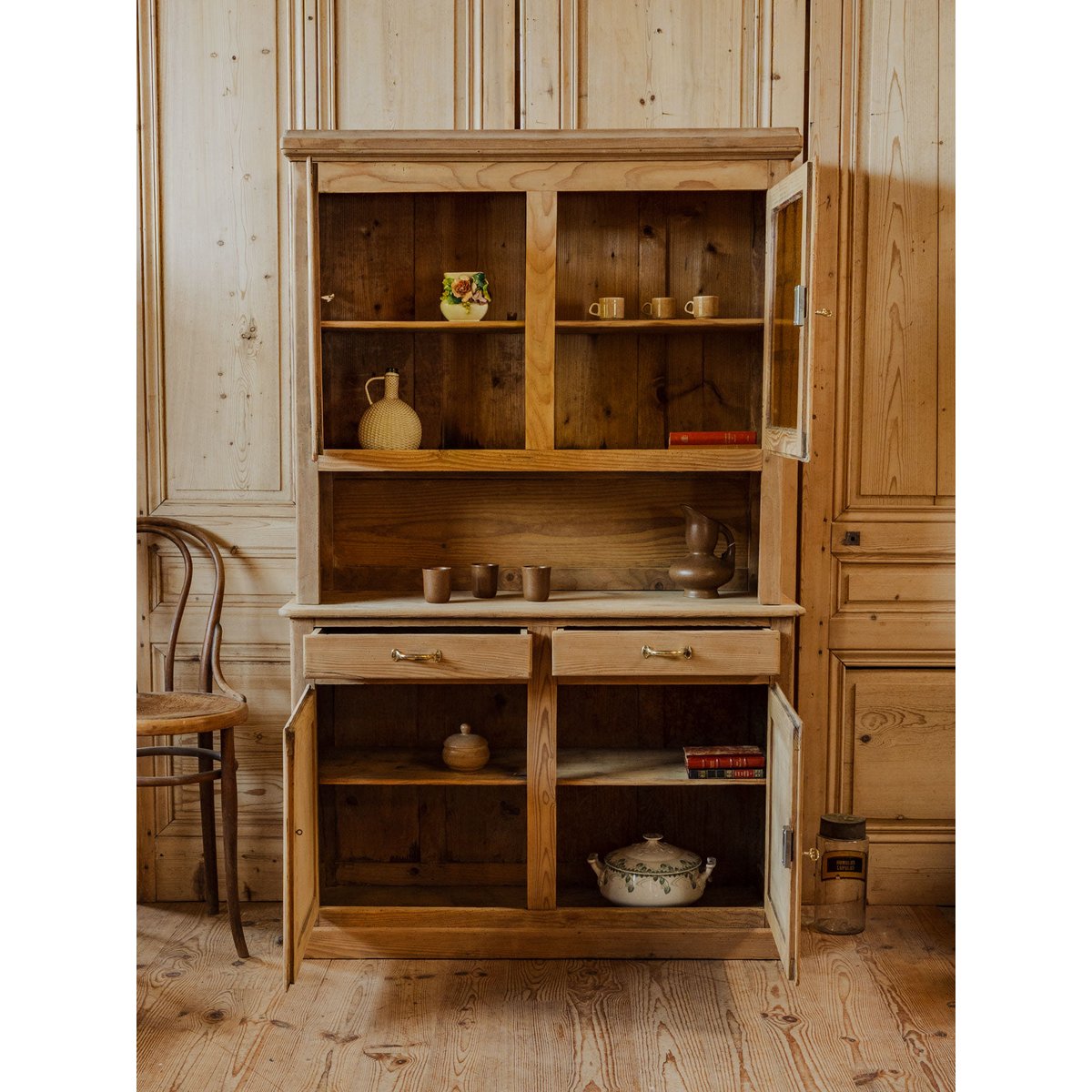 Buffet à deux corps en bois Gilbert N°1558 - Bon état bois clair, DEBONGOUT