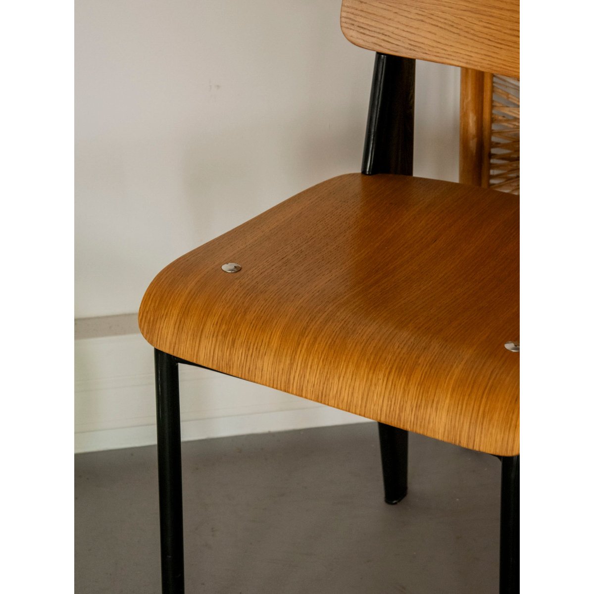 Chaise au design audacieux Alma N°1922 - Bon état noir, DEBONGOUT