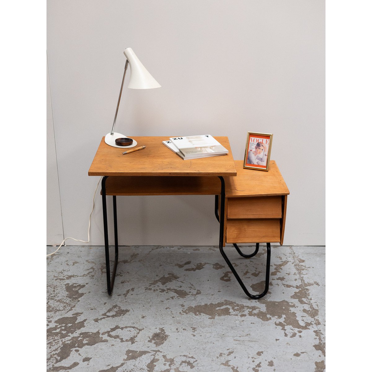 Bureau pour enfants Yvan N°587 - Bon état bois clair, DEBONGOUT
