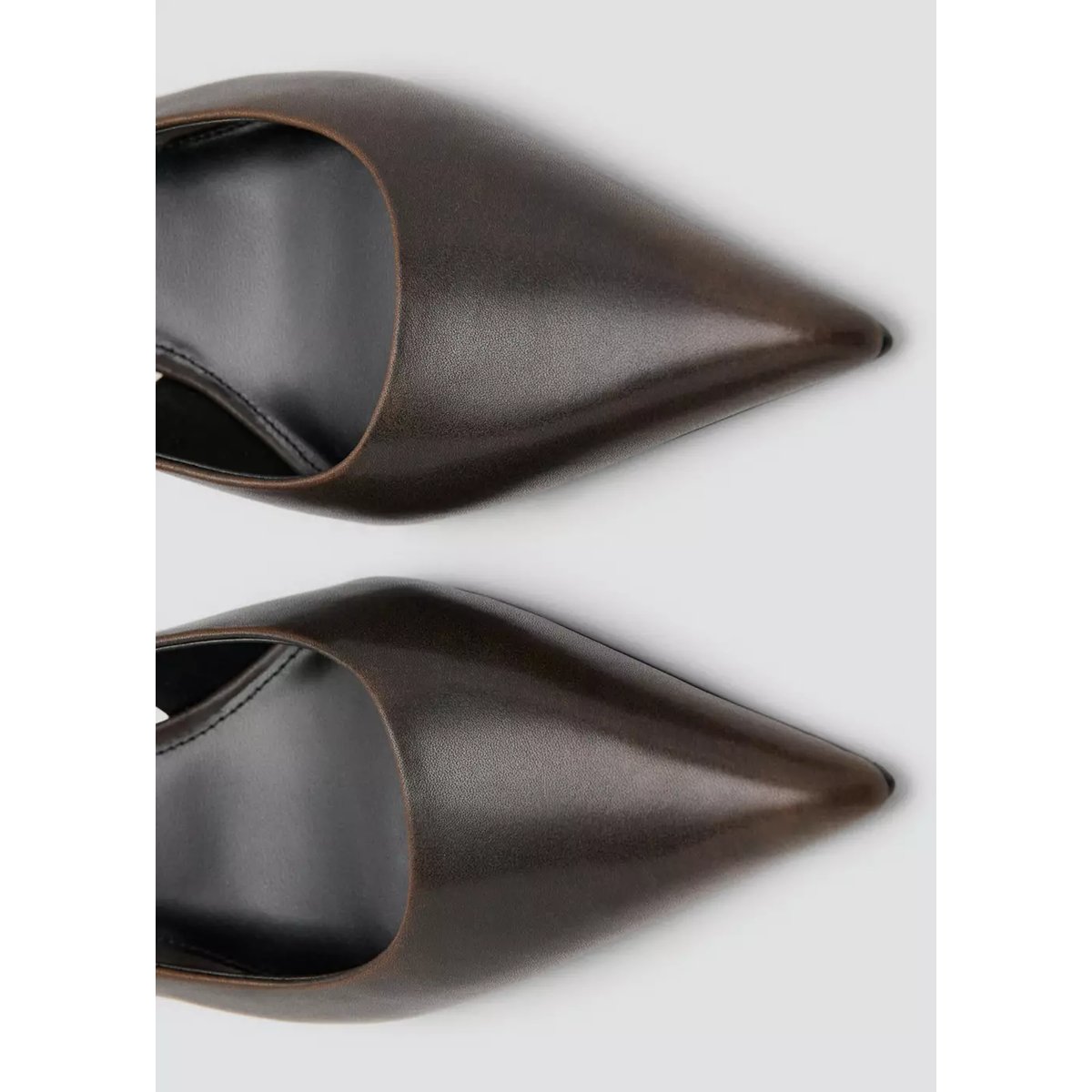 Chaussures à talon effet usé chocolat, MANGO