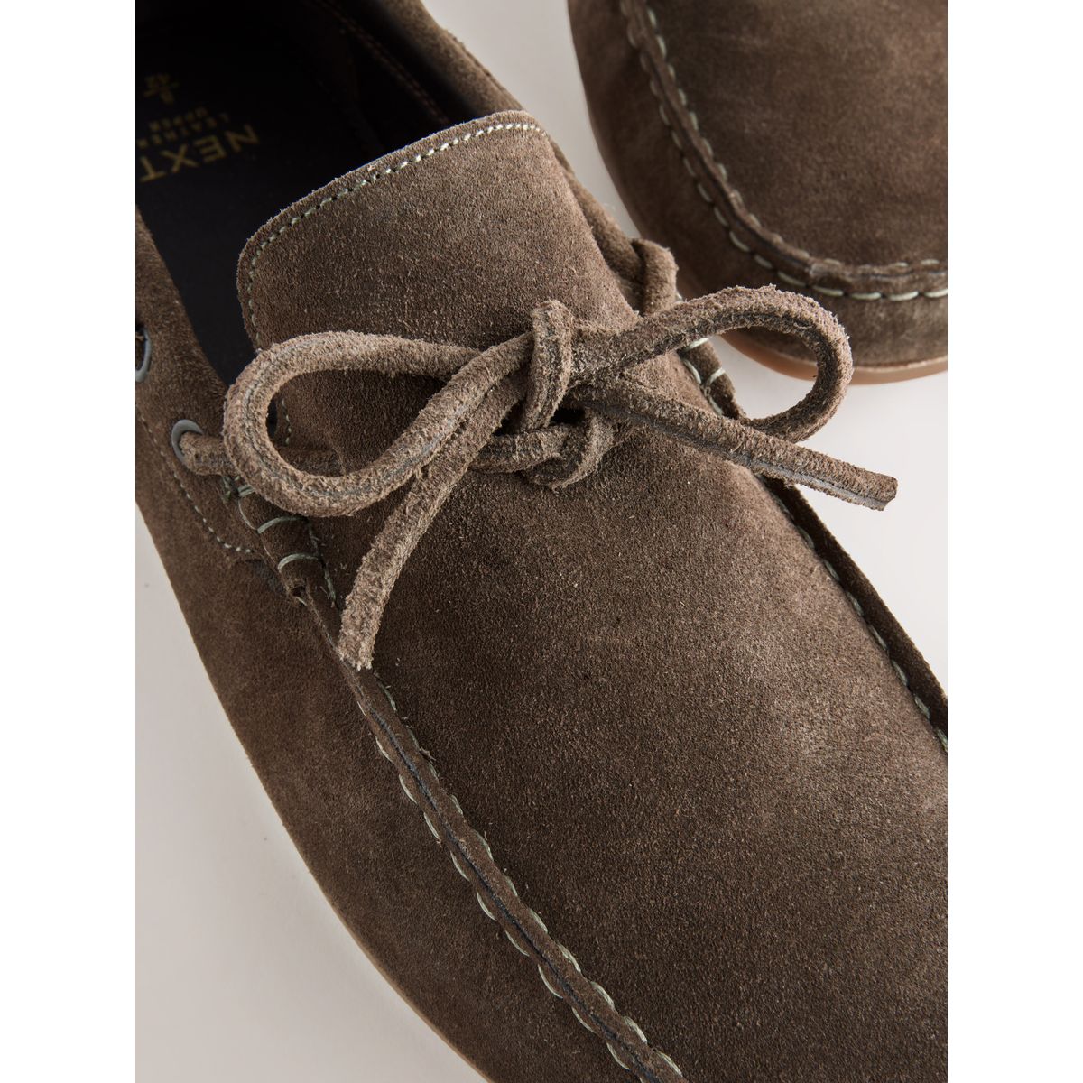 Chaussures en daim avec nœud sur le devant vert kaki, NEXT