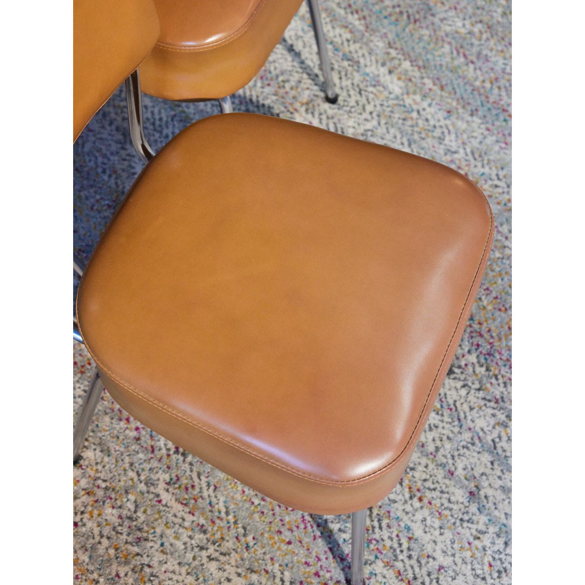 Lot de 3 chaises en skaï camel Claude N°1608 - Bon état camel, DEBONGOUT