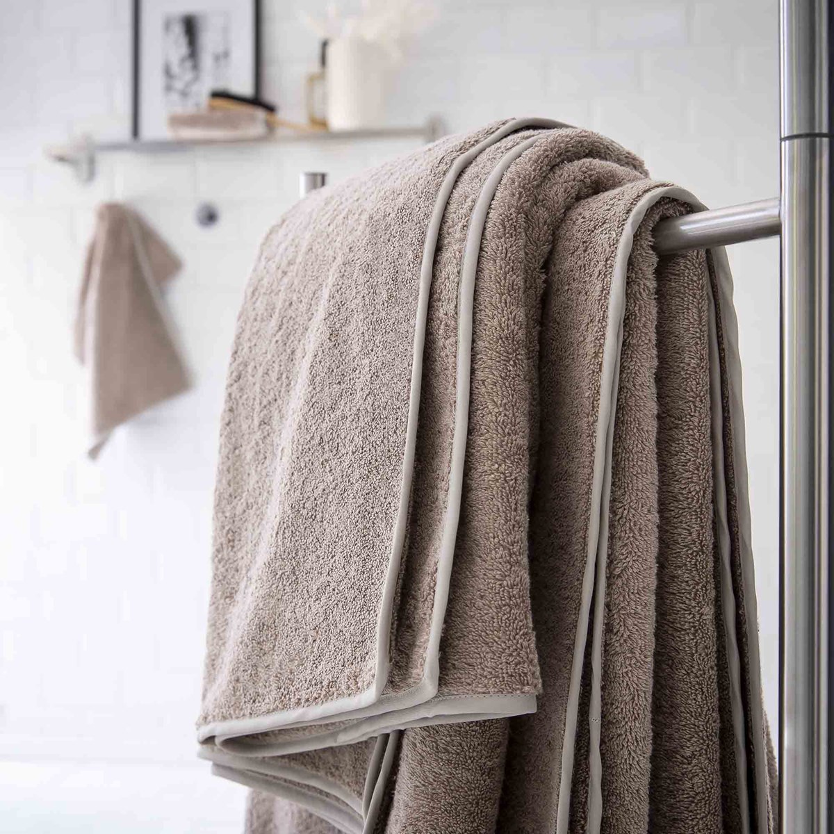 Serviette de bain luxe coton égyptien DIVINE 570 gr marron clair, MPC MAISON
