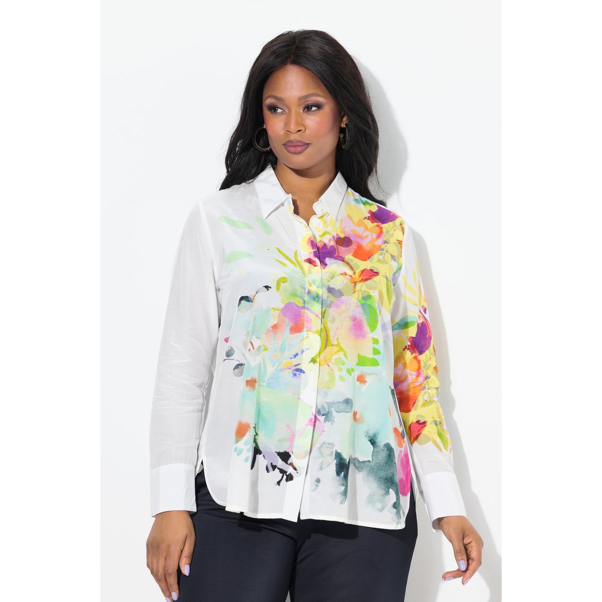 Chemisier à fleurs. Col classique et manches blanc neige, ULLA POPKEN