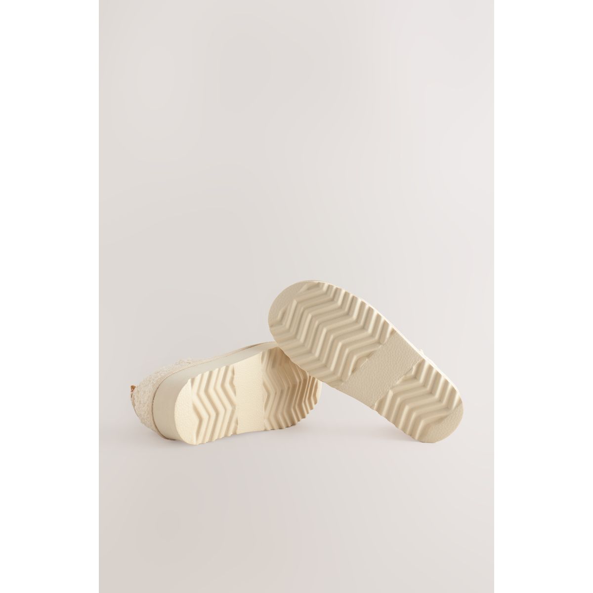 Chaussons plateforme avec doublure polaire crème borg, NEXT