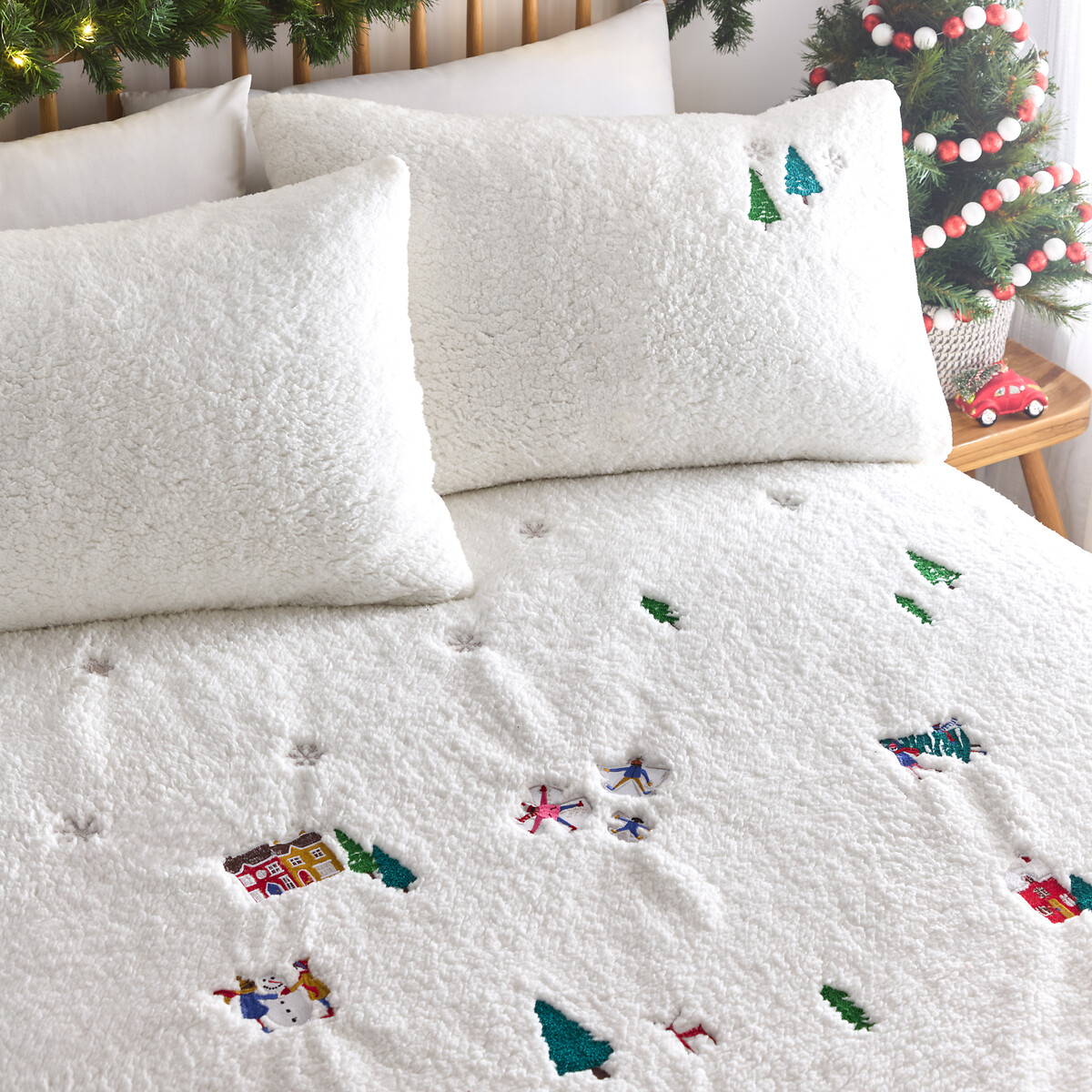 Christmas Together Embroidered Fleece Duvet Cover and Pillowcase Set white, FURN.