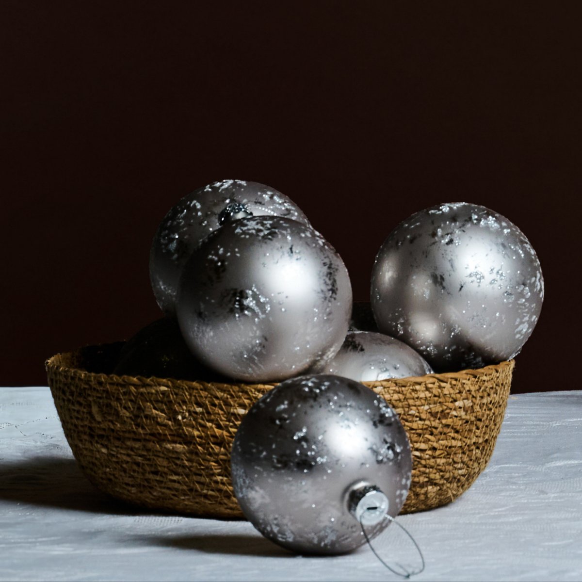 Boule de noël décorative pailletée et mat en verre D10 gris, SIA DECO