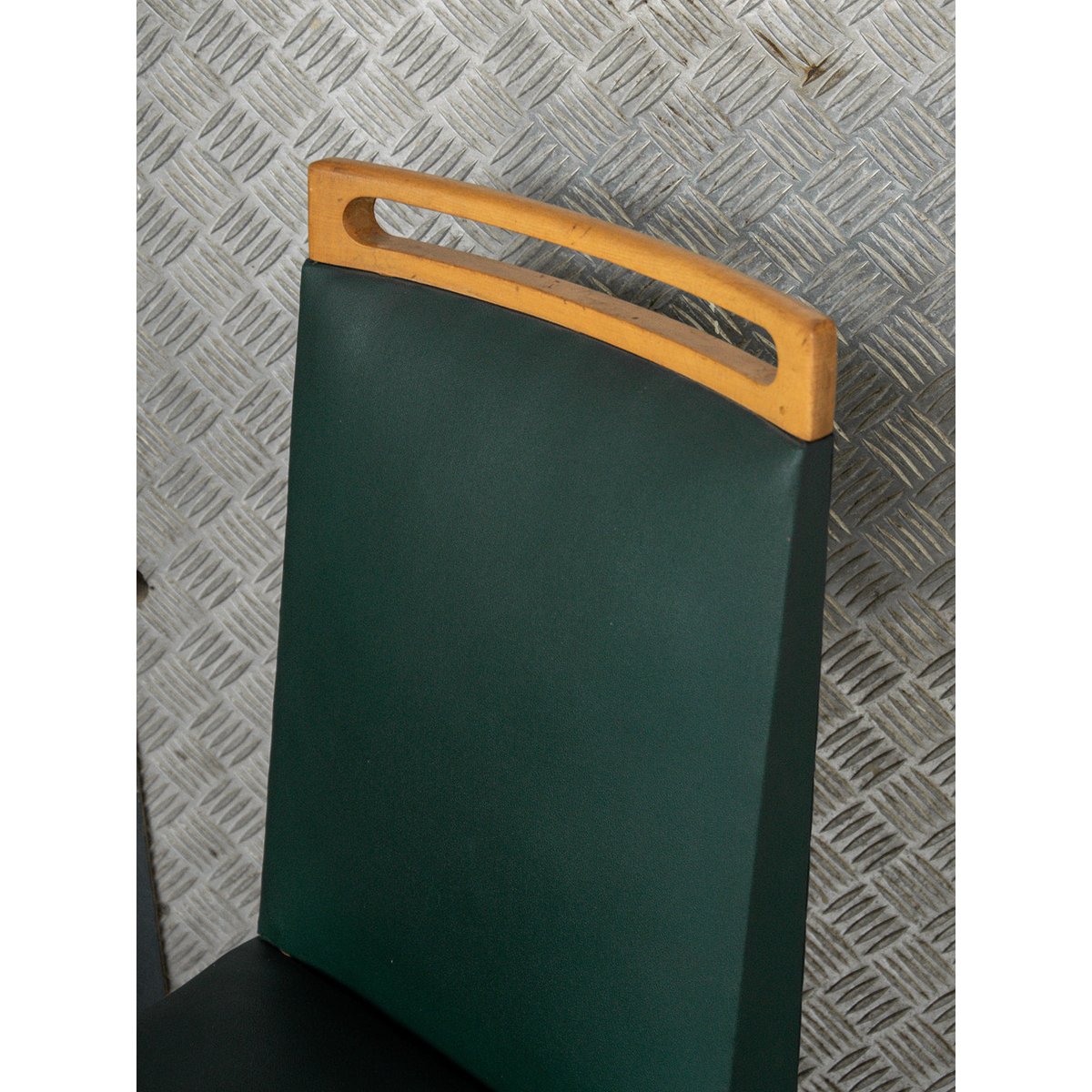 Paire de chaises en bois Alma N°311 - Bon état bois, DEBONGOUT