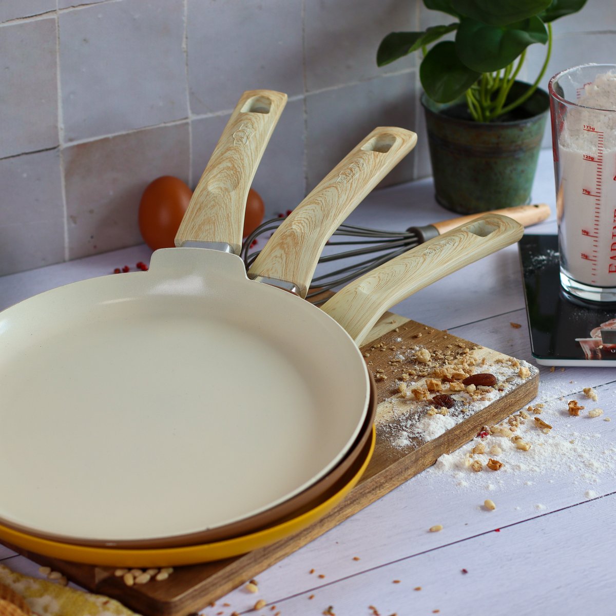 Crêpière en aluminium 26cm, COLORAMA crème, MENASTYL