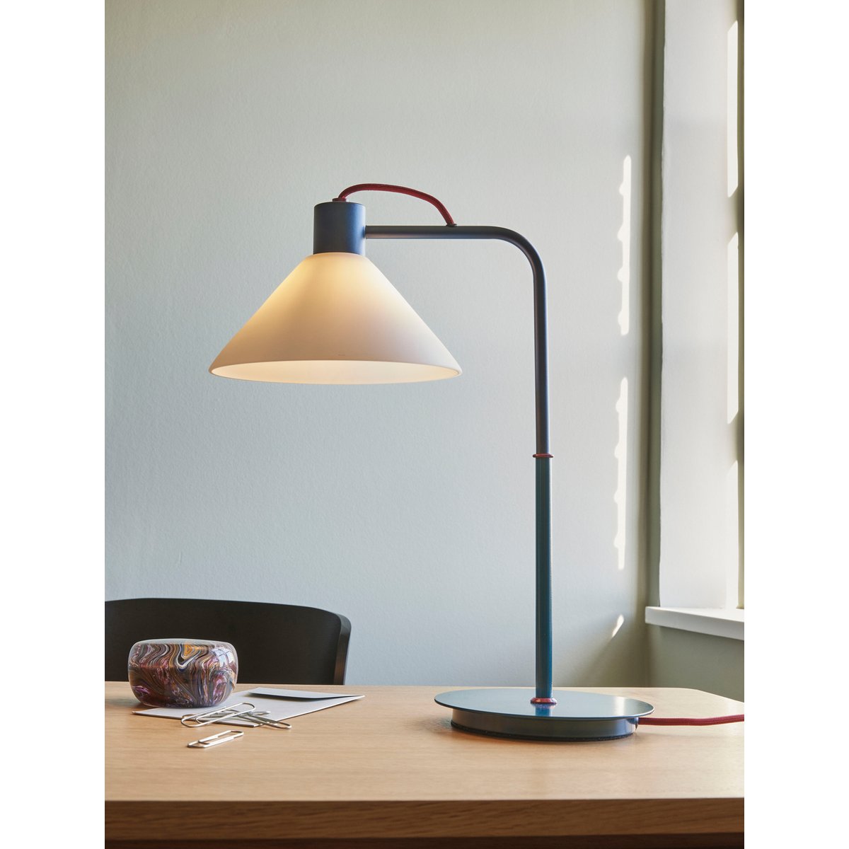 Lampe de table en fer et verre SPOT bleu, HUBSCH