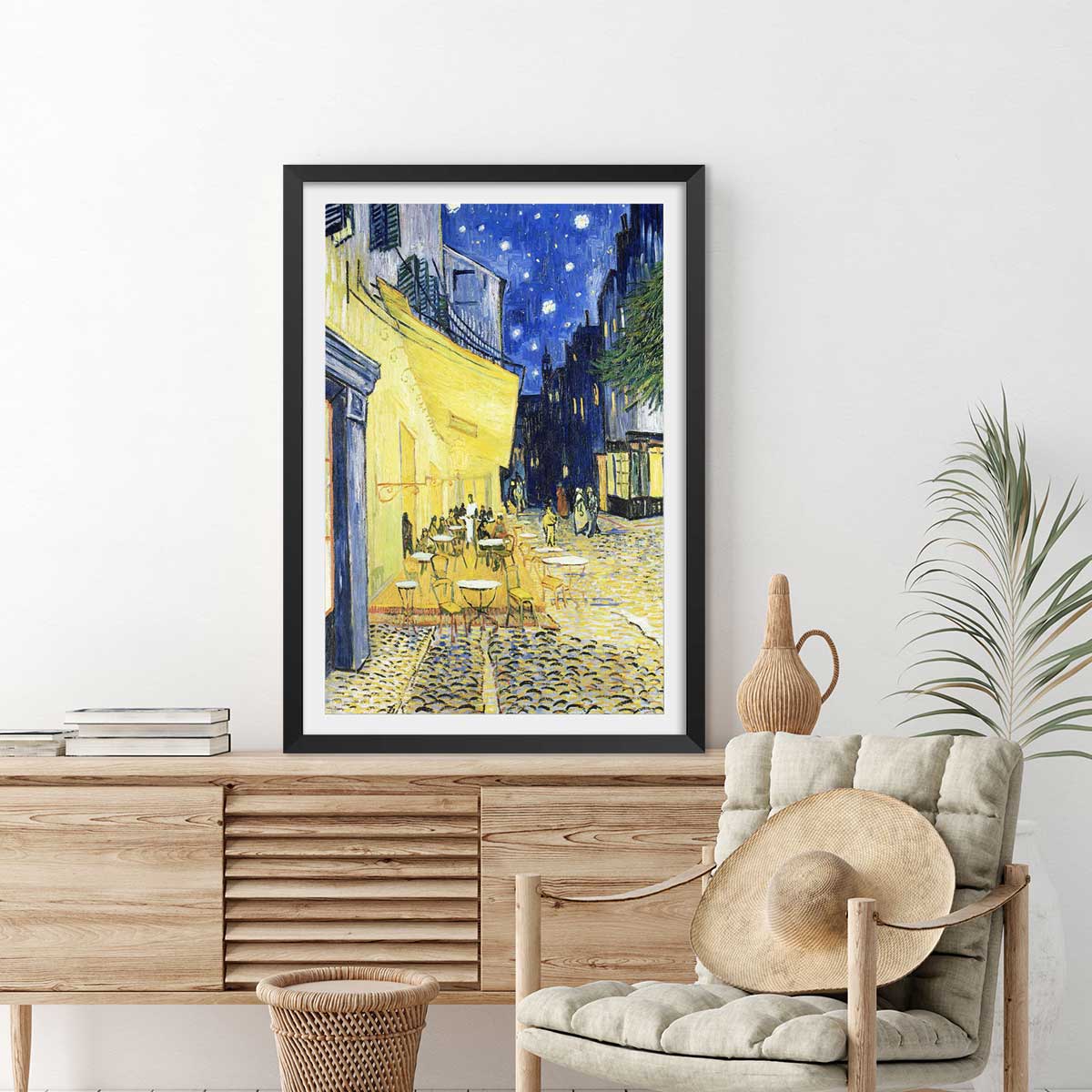 Affiche Le Café Arles par Vincent van Gogh affiche + cadre en bois - noir, HEXOA