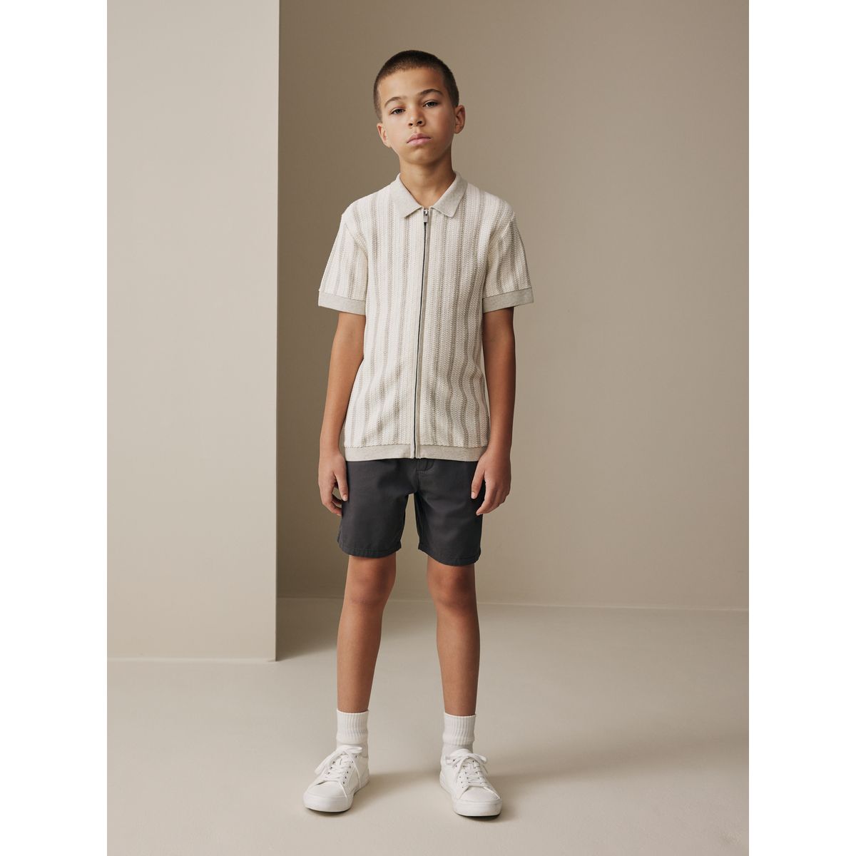Polo zippé en maille à rayures gris/blanc, NEXT