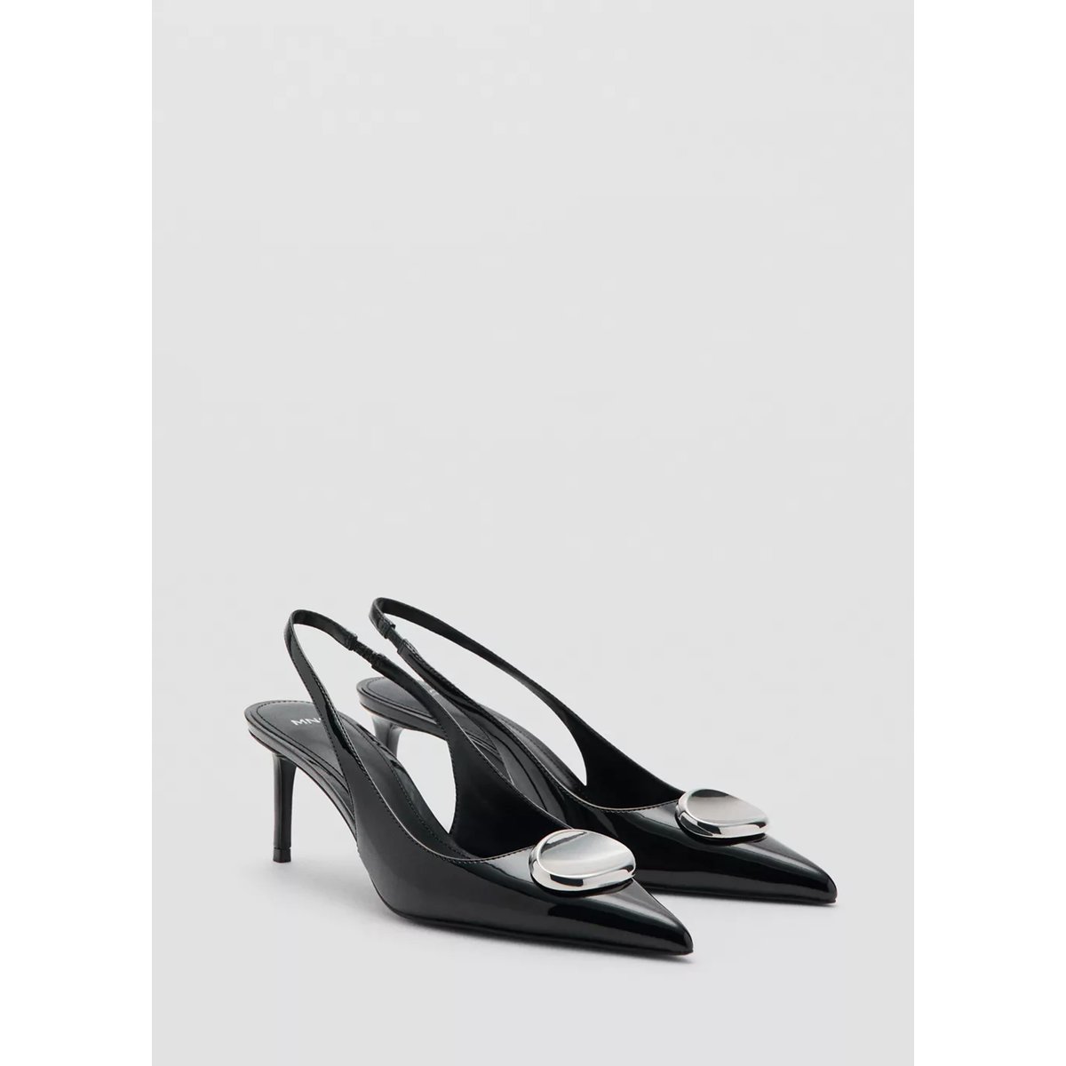 Chaussures à talon vernies détail métallique noir, MANGO