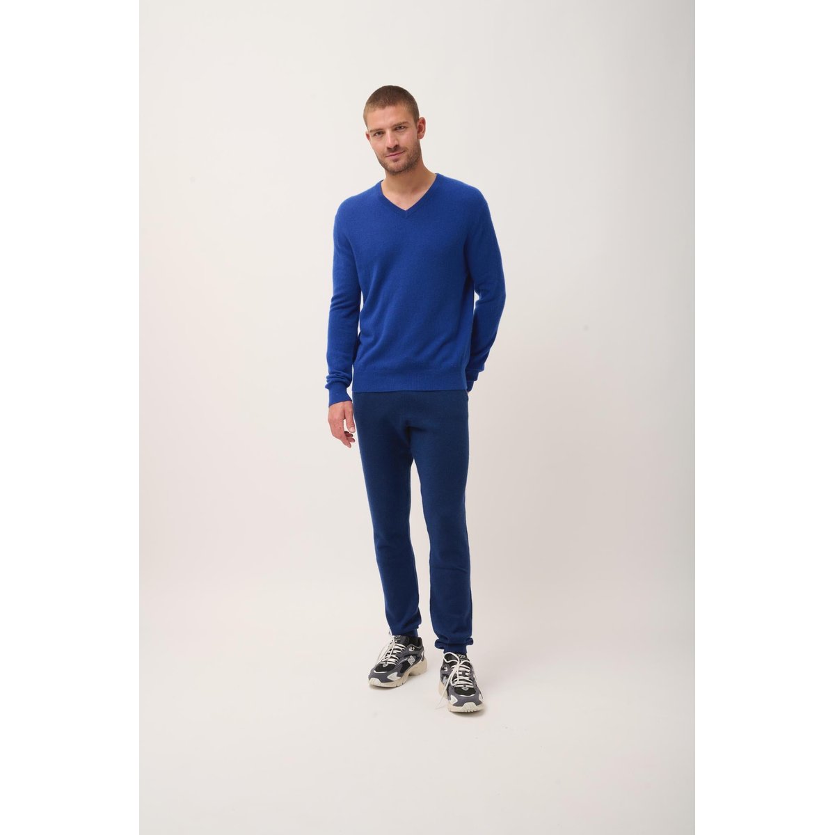 Pull Col V Outremer Walt bleu foncé, JUST CASHMERE