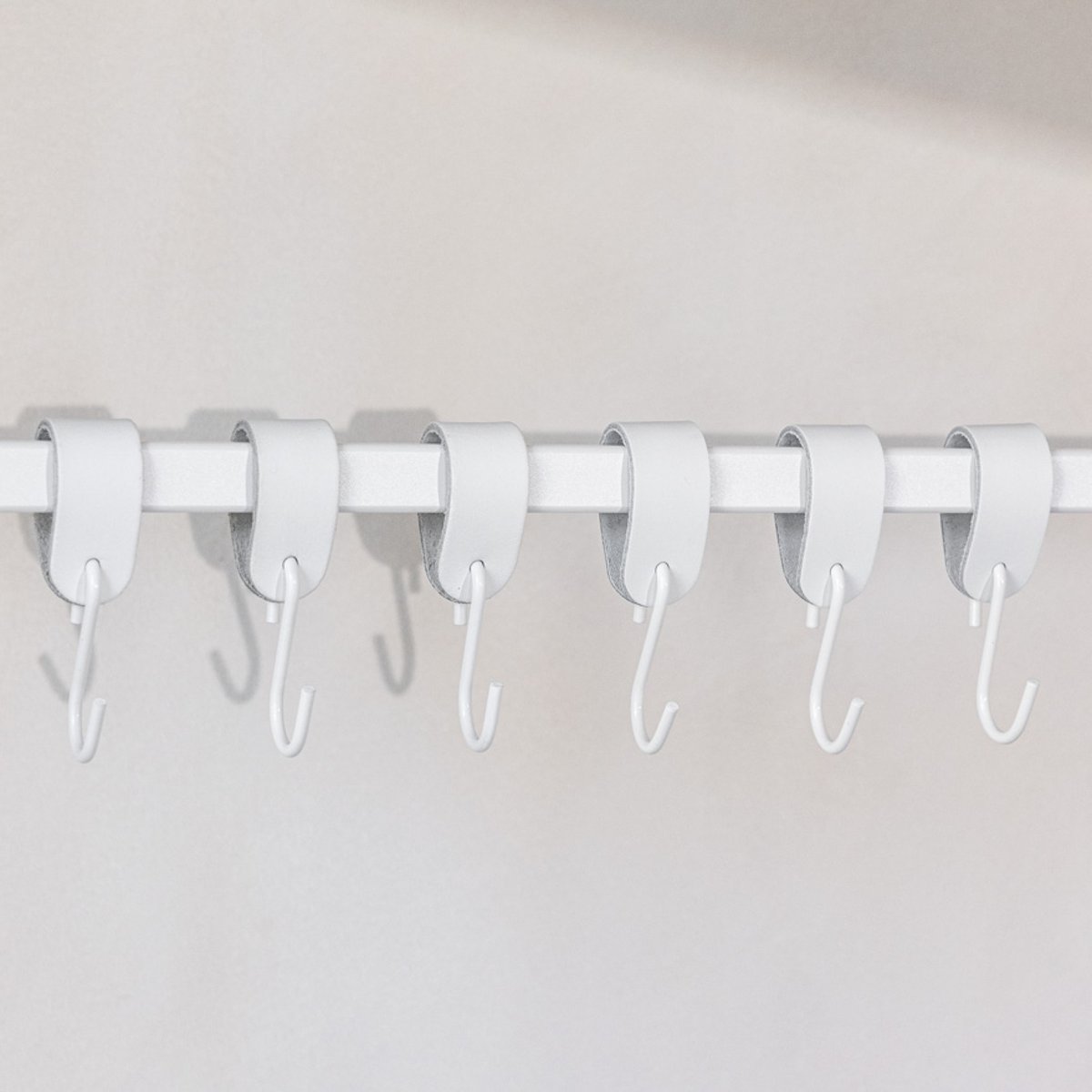 Lot de 6 crochets en cuir S-HOOKS blanc/blanc, METALLBUDE