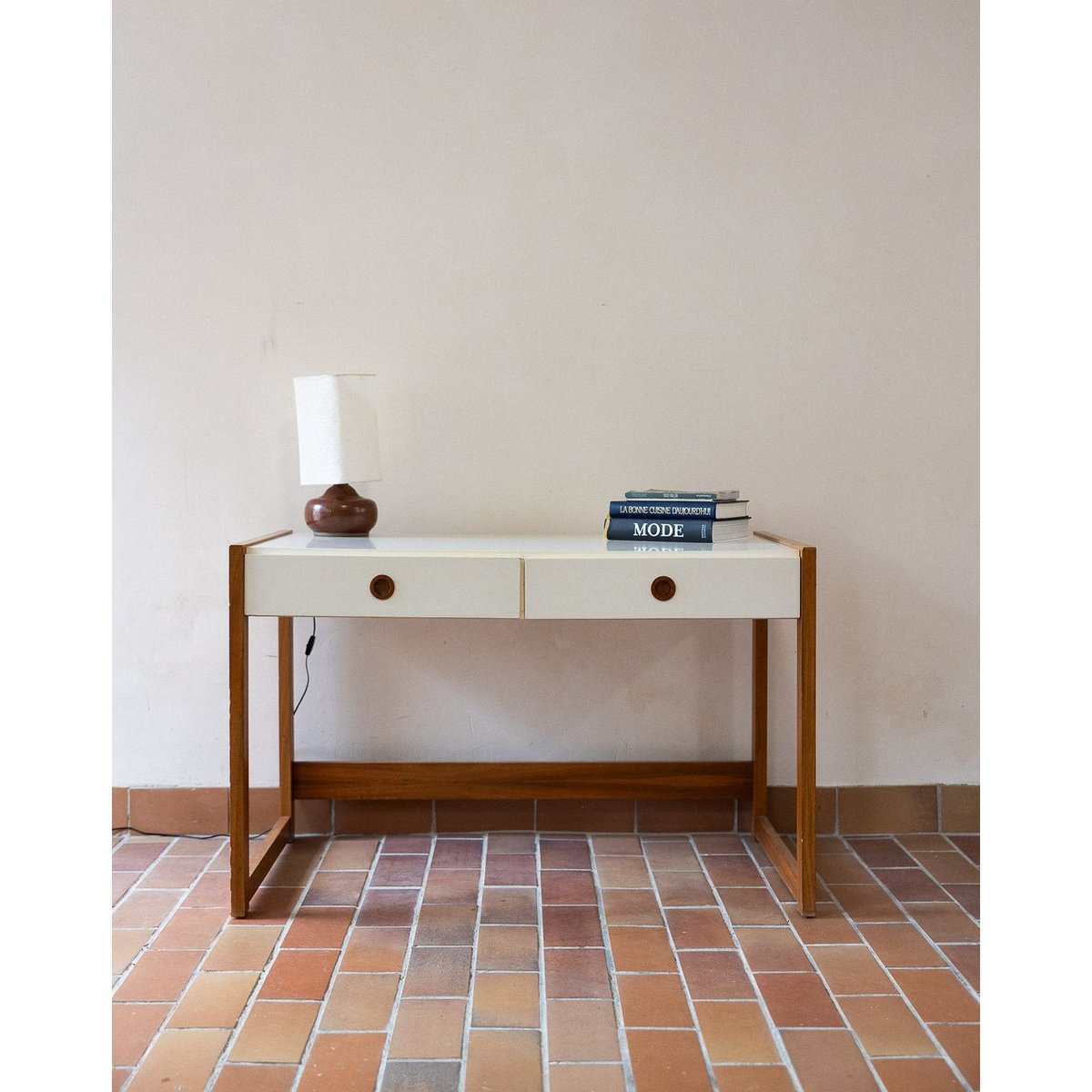 Bureau bicolore Yvan N°551 - Bon état bois clair, DEBONGOUT
