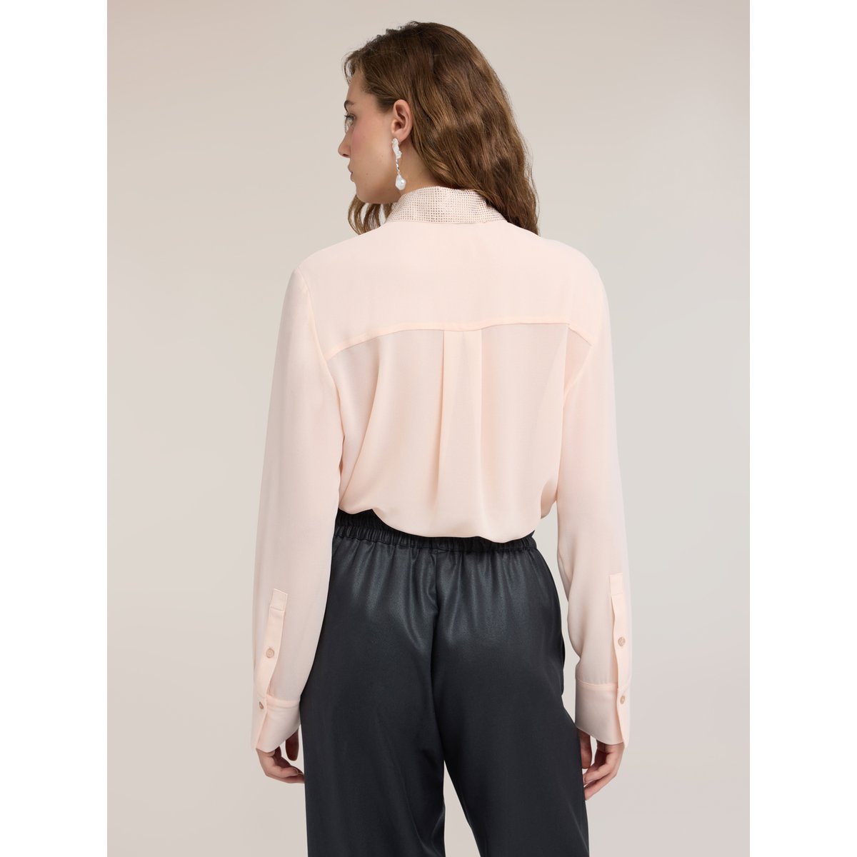 Chemise avec col et cravate en strass rose, MOTIVI