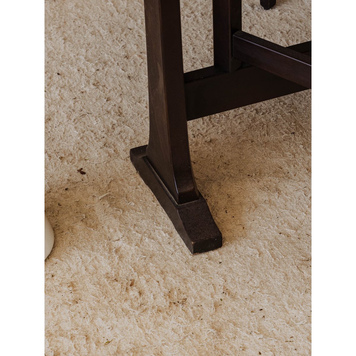 Table à manger en bois foncé Karla N°1307 - Bon état bois foncé, DEBONGOUT