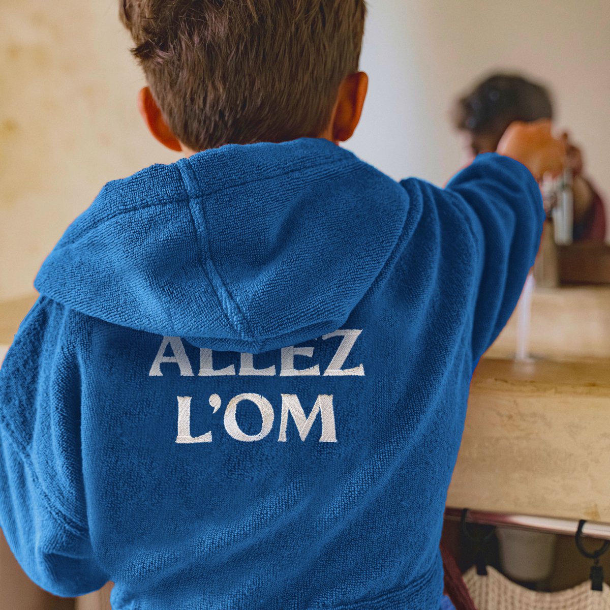Peignoir enfant brodé 100% coton, OM DRIBBLE bleu, OLYMPIQUE DE MARSEILLE