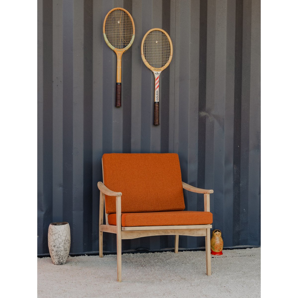 Fauteuil en bois et coussins en tissu orange Jakob N°1181 - Bon état bois clair, DEBONGOUT