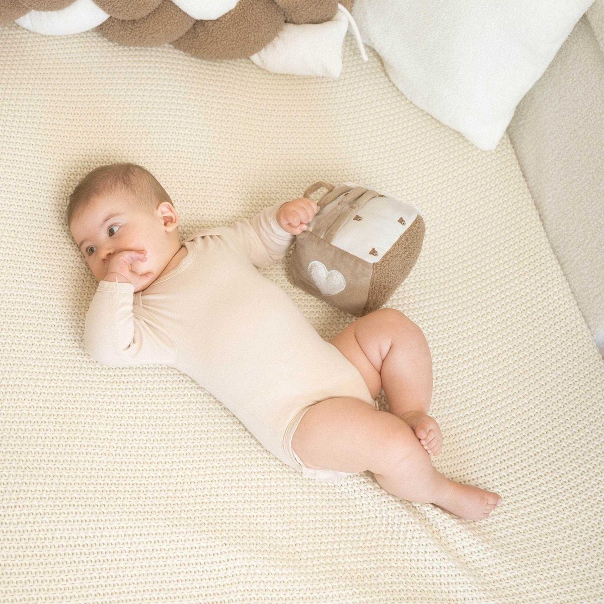 Cube d'éveil bébé - Ours Björn marron, TROIS KILOS SEPT