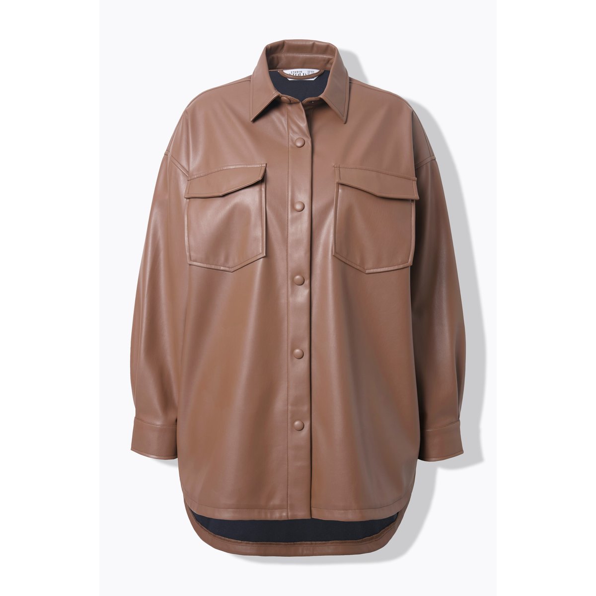 Chemise oversize en simili. Manches longues daim foncé, STUDIO UNTOLD
