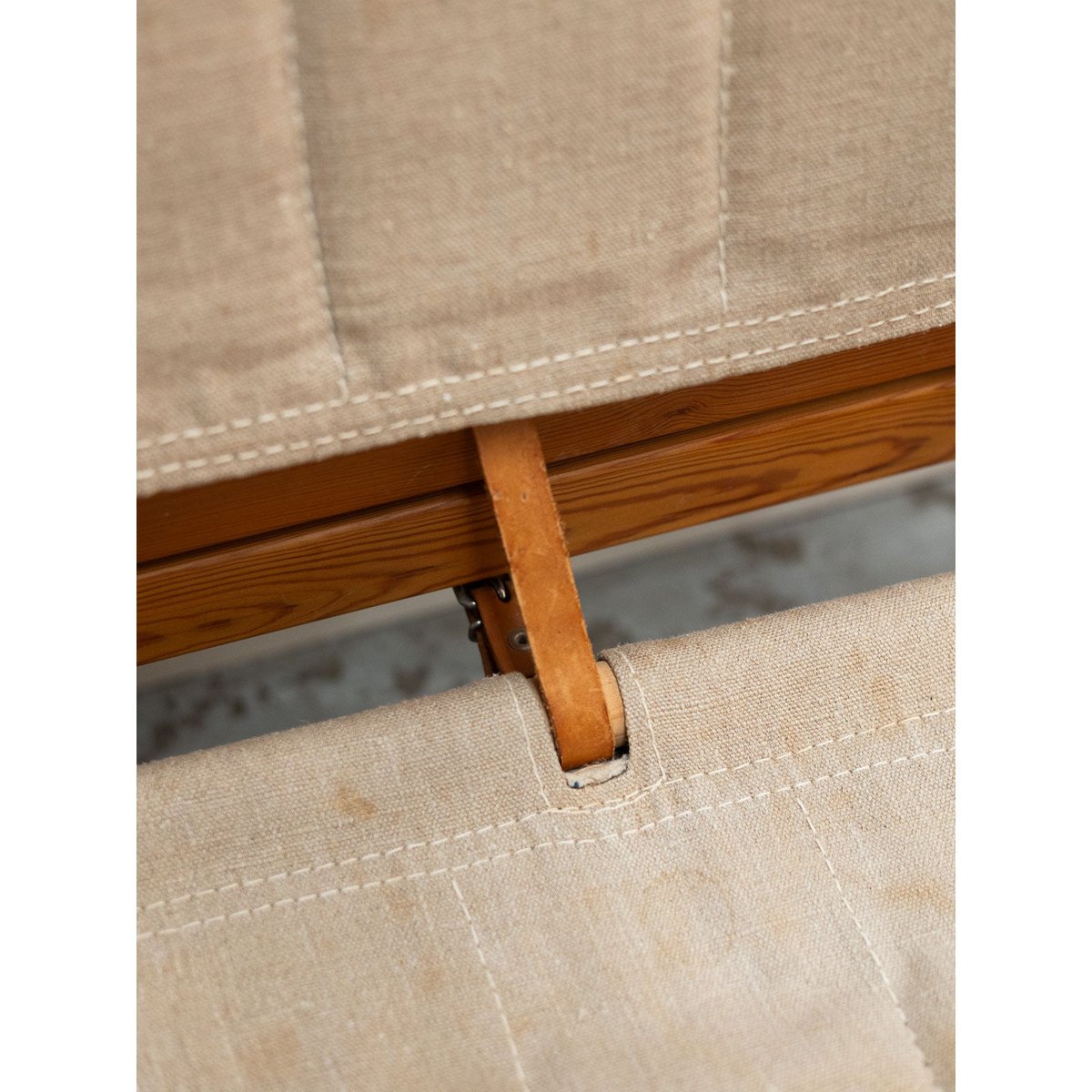 Fauteuil safari Ernest N°1637 - Bon état bois clair, DEBONGOUT