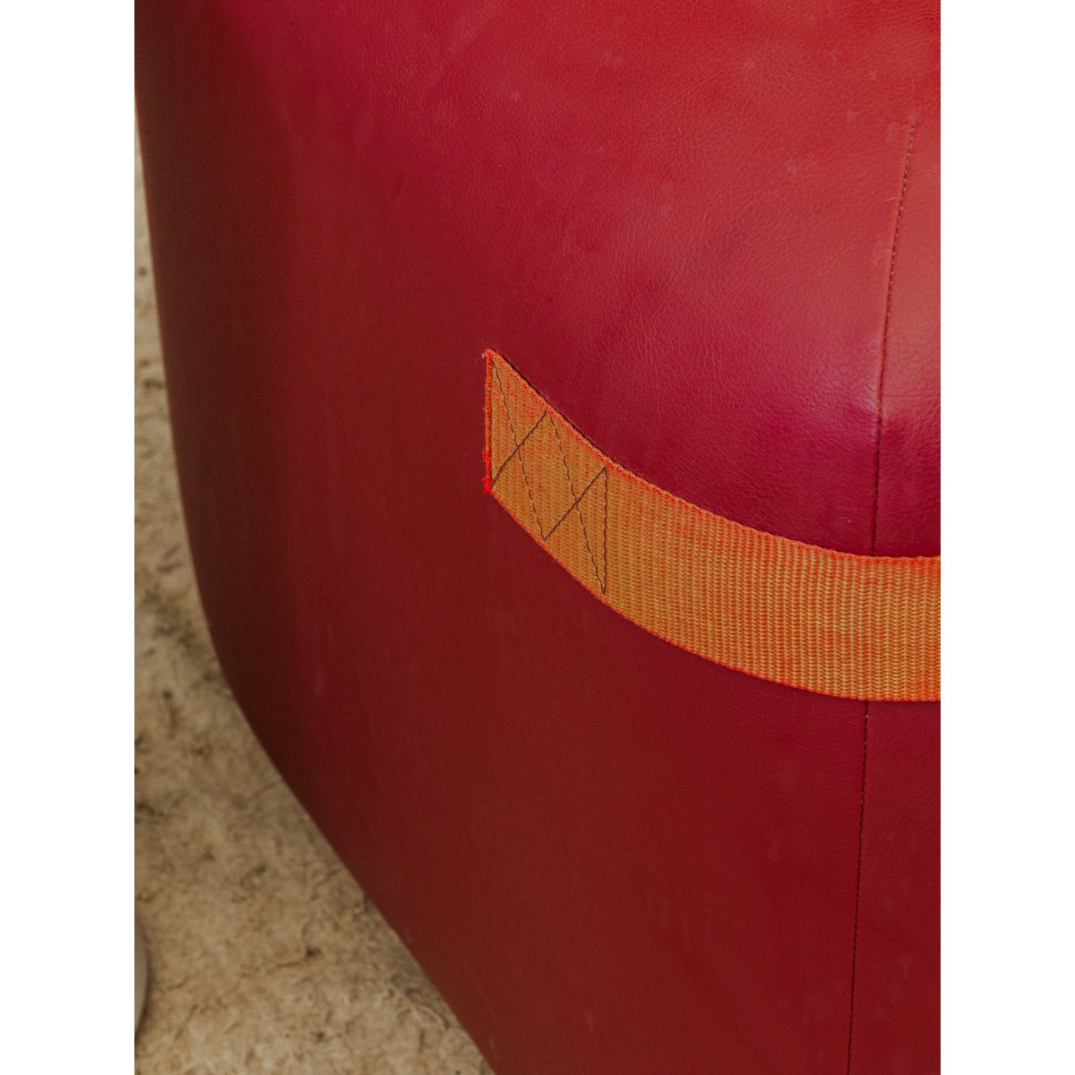Pouf en cuir rouge Jean-Philippe N°108 - Bon état rouge, DEBONGOUT