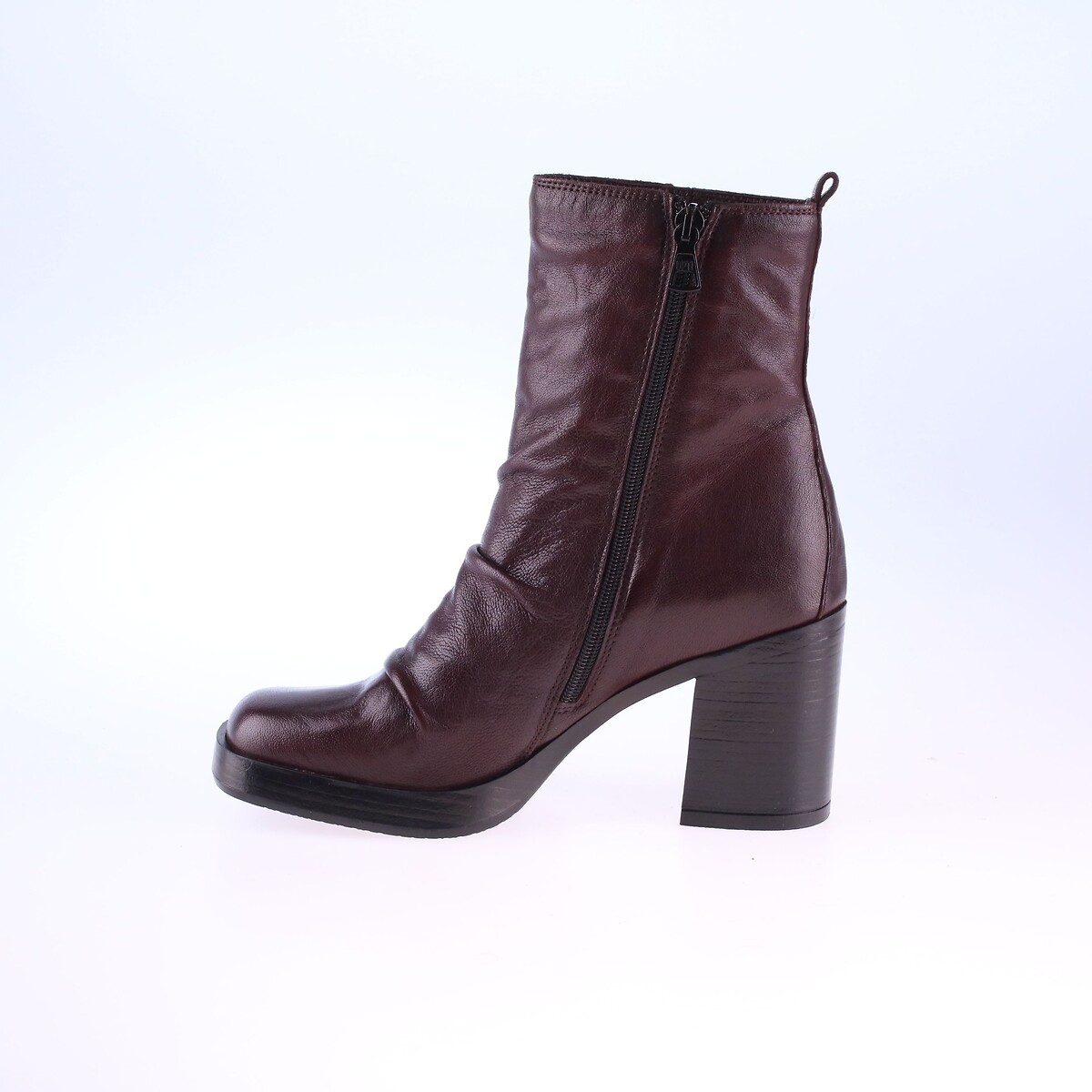 Botines de tacón, de piel plisada, con puntera cuadrada borgoña, MJUS