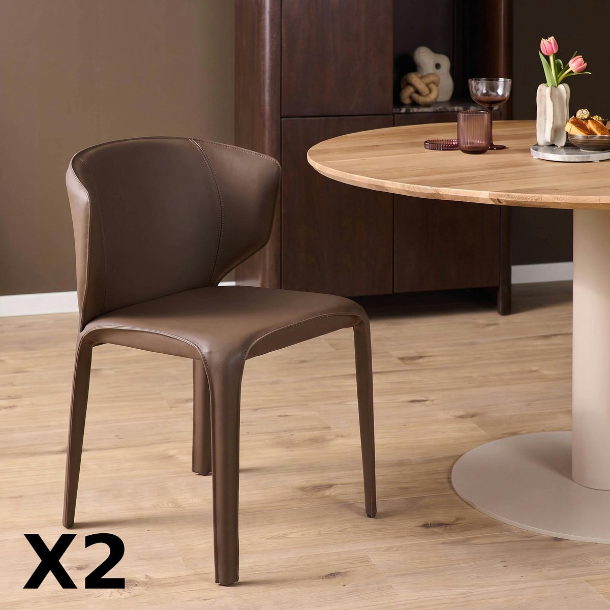 Chaise en simili à dossier courbe (lot de 2) CORTINA marron, PIER IMPORT