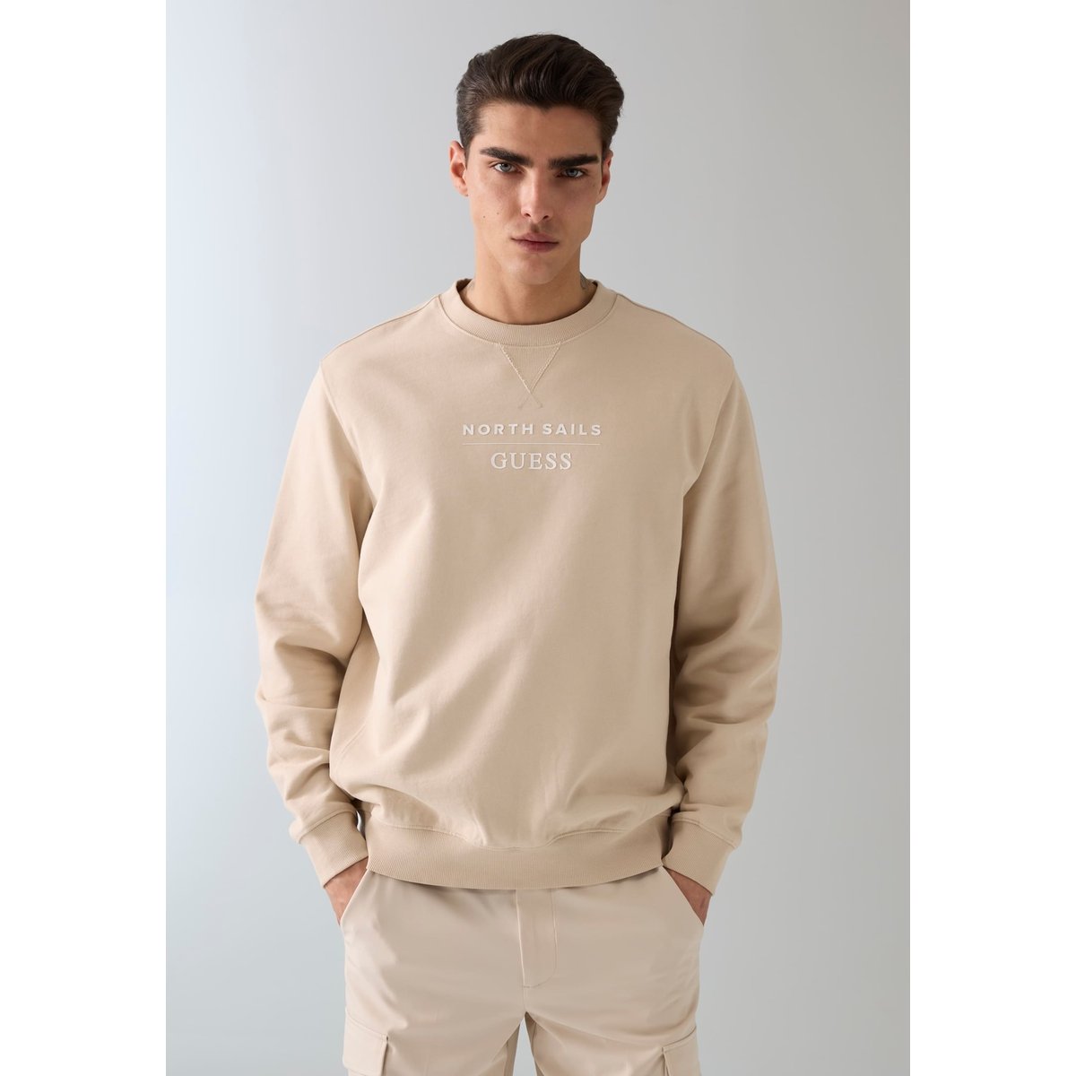Sweatshirt Regular Fit crème, GUESS