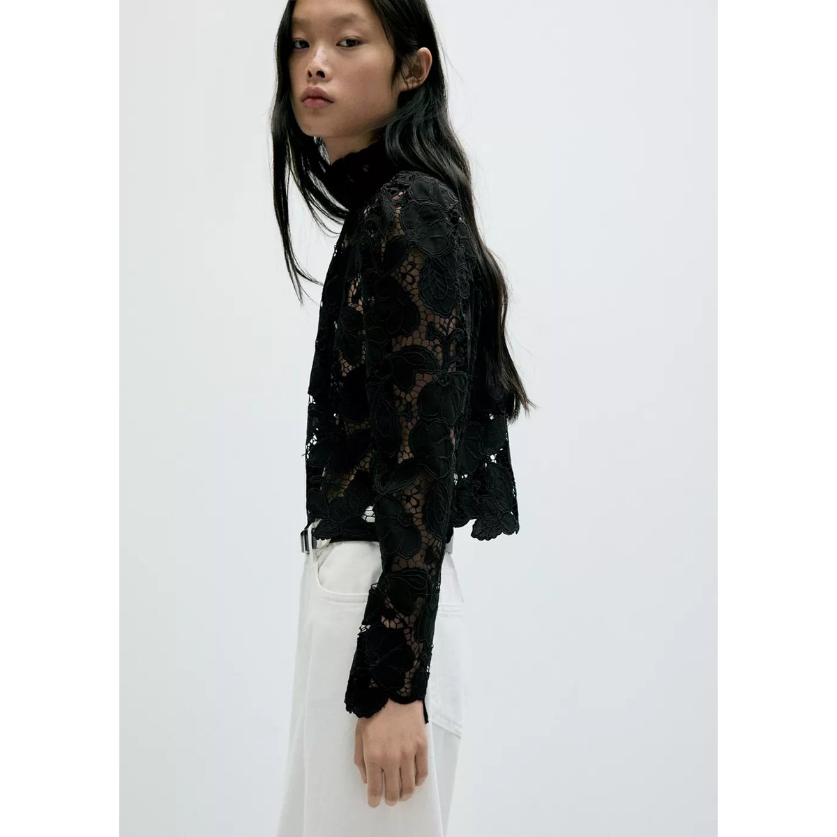 Blouse en guipure col montant noir, MANGO