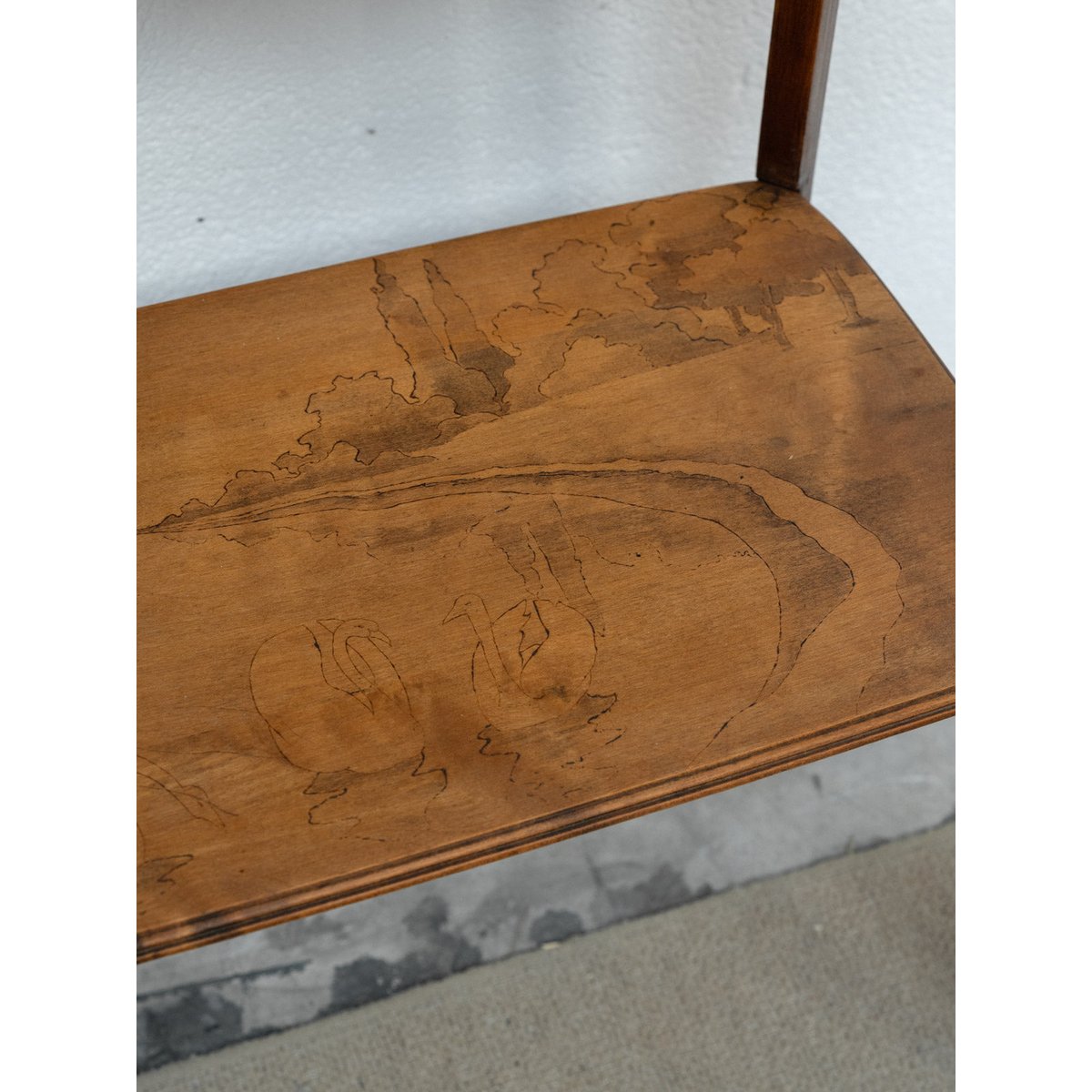 Table d'appoint en marqueterie Francine N°1101 - Bon état bois clair, DEBONGOUT