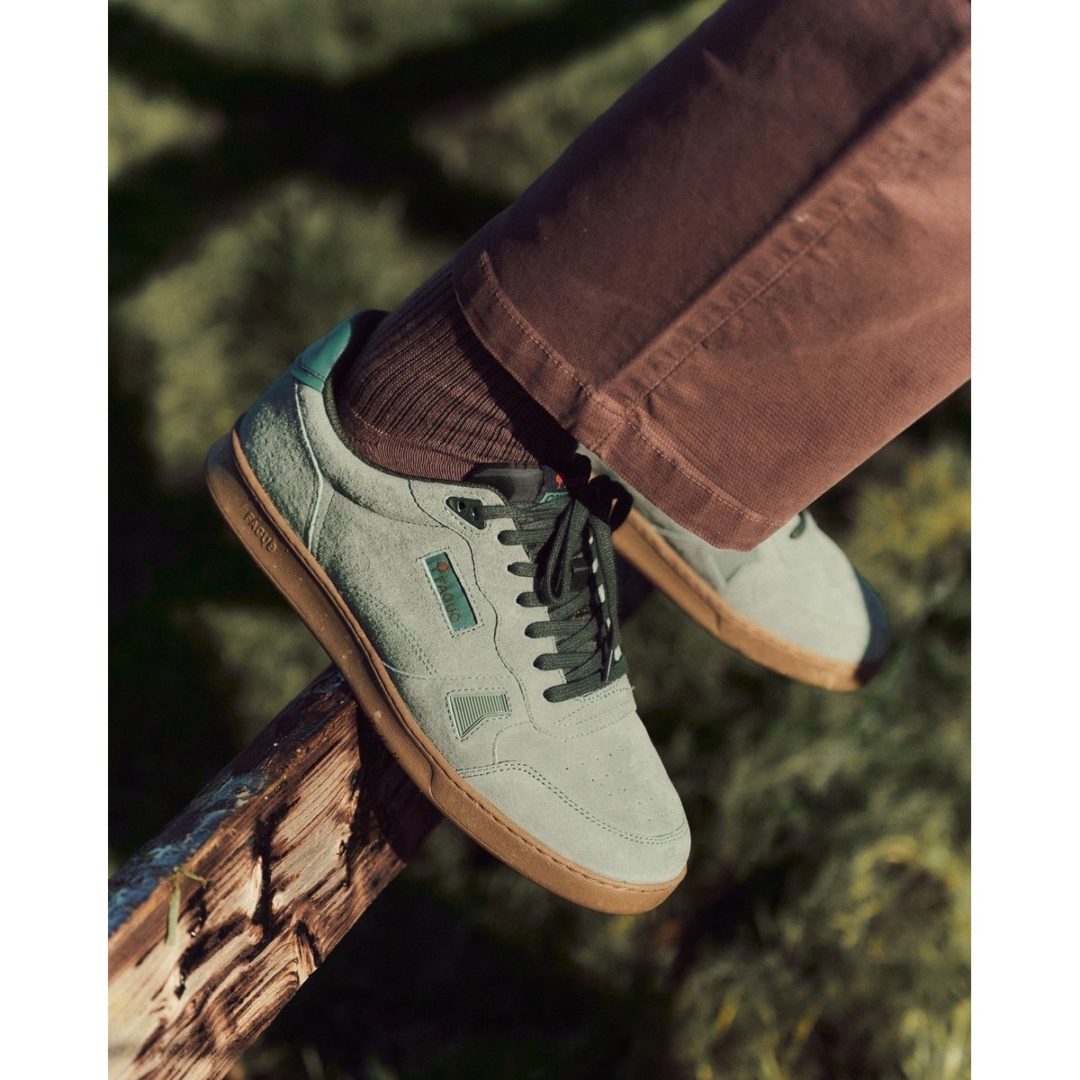 Baskets basses en cuir nubuck vert clair, FAGUO