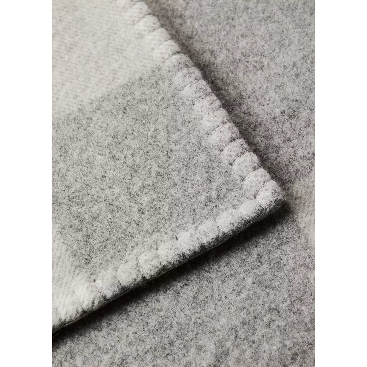 Couverture en laine à finition festonnée gris, MANGO HOME